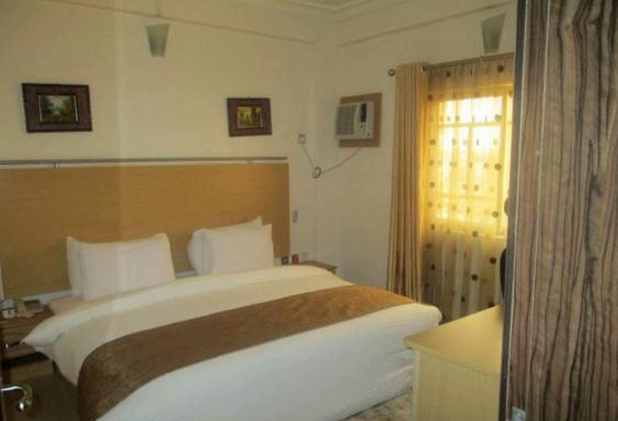 Room In Lodge - Ayalla Hotels And Suites Abuja Luaran gambar